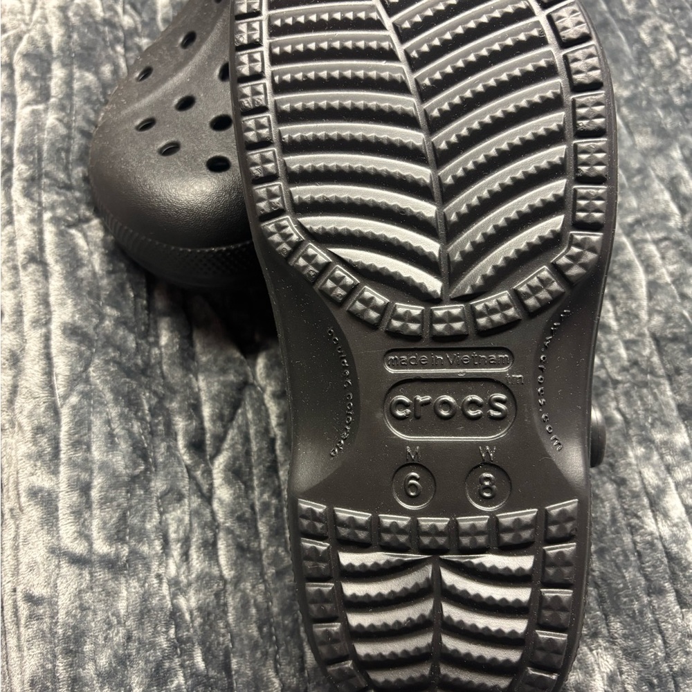 CROCS Black Fuzzy Lined Classic Clog Mule - Picture 3 of 3